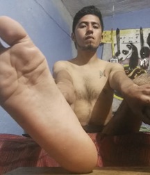 The smell of boy feet 5cbca22118bdc.jpg