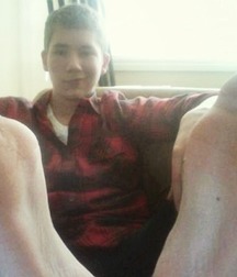 The smell of boy feet 5cbca22734649.jpg