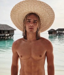 Beautiful boy bodies 2 5cbccd430fdaf.jpg