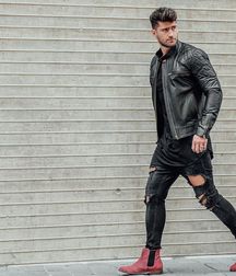 Models in boots 5cbd9cbdd1b96.jpg