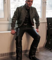 Models in boots 5cbd9cc2a592d.jpg