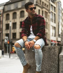 Models in boots 5cbd9cebda20e.jpg