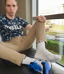 Sniffin the boys feet 5cbd9fac0ff30.jpg