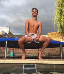 Teen boys beauty 5cbda7615fd85.jpg