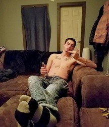 Boy smells 5cbdb7b0df587.jpg