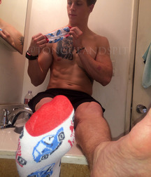 Wanna suck some toes 5cbdbd251dfaa.jpg