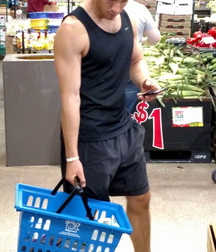 Guys in flip flops 5cbdd70ae02ab.jpg