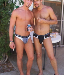 Guys in flip flops 5cbdd71d3e328.jpg