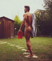 Guys in flip flops 5cbdd720a75b3.jpg