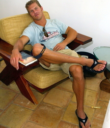Guys in flip flops 5cbdd735310e1.jpg