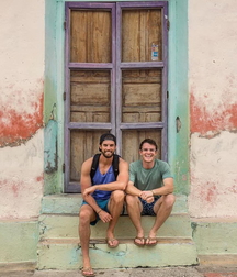 Guys in flip flops 5cbdd743d5e66.jpg