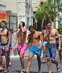 Guys in flip flops 5cbdd74ebdeb5.jpg