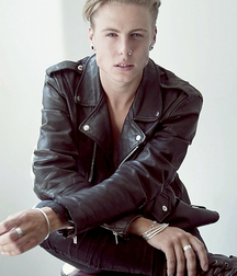 Beauties in Leatherwear 5cbdda09b06cf.png