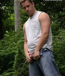 Just peeing 5cbe2de008a88.jpg
