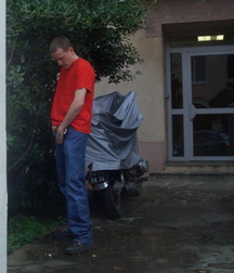 Just peeing 5cbe2e13f368c.jpg