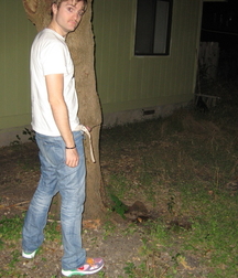 Just peeing 5cbe2e2074544.jpg