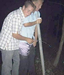Just peeing 5cbe2e398097b.jpg