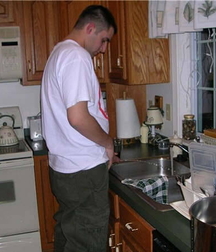 Just peeing 5cbe2e3b17d75.jpg