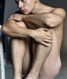 Looking at male bare feet 2 5cbf337b62d26.jpg