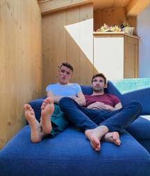 Looking at male bare feet 2 5cbf33905c5a5.jpg
