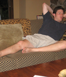 Looking at male bare feet 2 5cbf33b6418fa.jpg