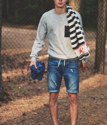 Be my footbitch 5cc4de2b58129.jpg