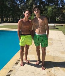 Barefoot boys 11 5cc5e1dec299b.jpg