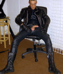 Twinks in Leather 5cc625dc57d18.jpg