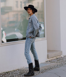 Teens and boots 5cc74d17f080b.jpg