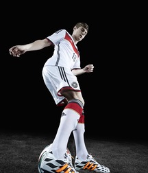 Futbol jongen 5cc880487893f.jpg