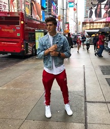 Guys in converse 5cc895c086bc0.jpg