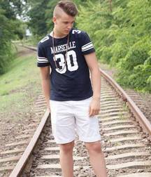 Guys in converse 5cc895da57677.jpg