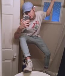 Guys in converse 5cc895dd205fe.jpg