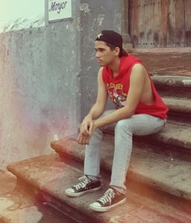 Guys in converse 5cc895e6c1ec9.jpg