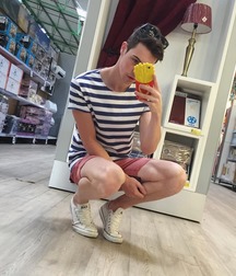 Guys in converse 5cc895ff1e565.jpg