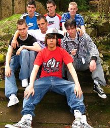 Guys in converse 5cc89606e3e5a.jpg