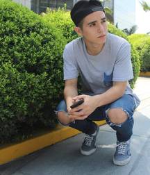 Guys in converse 5cc8961e23071.jpg