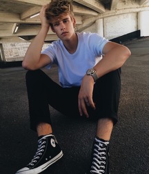 Guys in converse 5cc8963d482e2.jpg