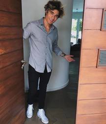 Guys in converse 5cc89644951e9.jpg