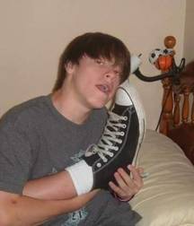 Guys in converse 5cc89663e32be.jpg