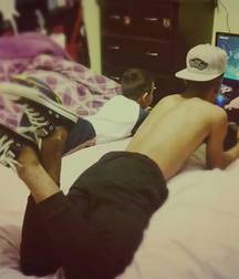 Guys in converse 5cc8966516f41.jpg