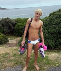 Sexy guys and feet 5cca419d97a13.jpg
