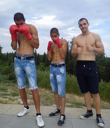 Shirtless Twinks 5cca4aec76082.jpg