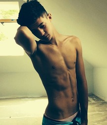 Shirtless Twinks 5cca4af36c1cb.jpg