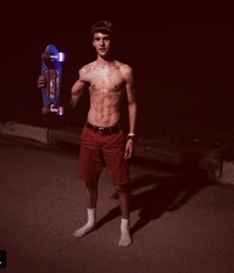 Shirtless Twinks 5cca4aface3d6.jpg