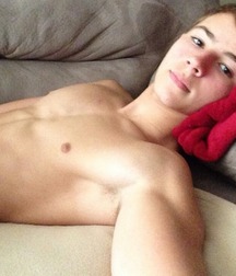 Shirtless Twinks 5cca4afecc847.jpg