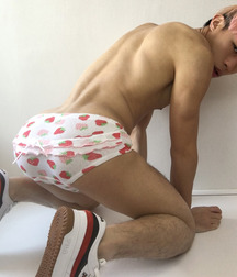 Funny Boys 5cca781162196.jpg