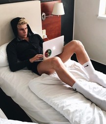 Sneakers socks and feet 5ccda5ffdd0ec.jpg