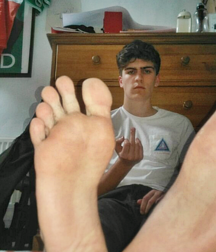 Barefoot twinks 5 5ccdce60e4ba7.png