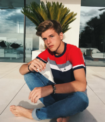 Hotties in jeans 2 5cceeb01f134b.png